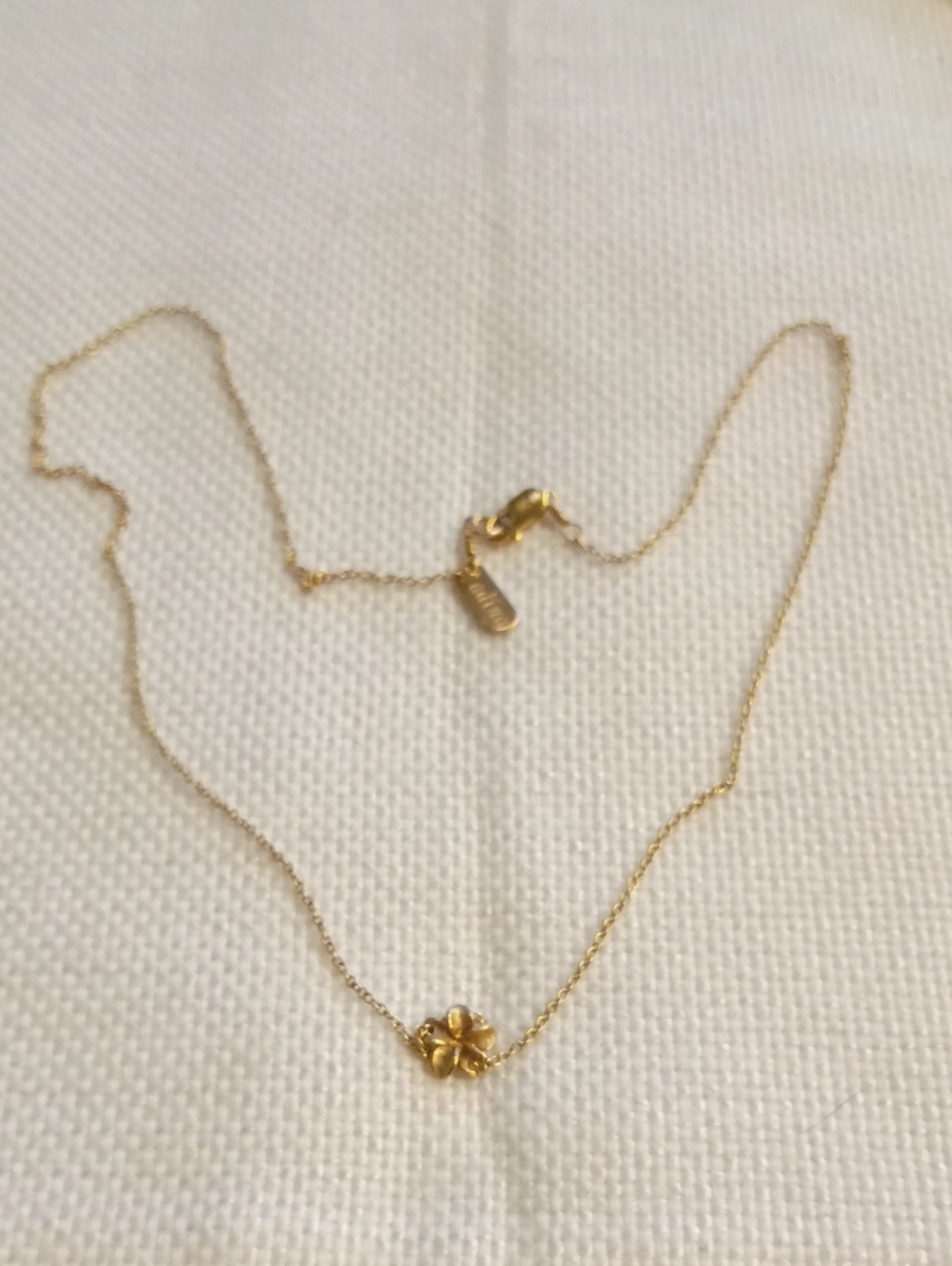 Delicate Gold Flower Pendant Necklace - Women Jewelry